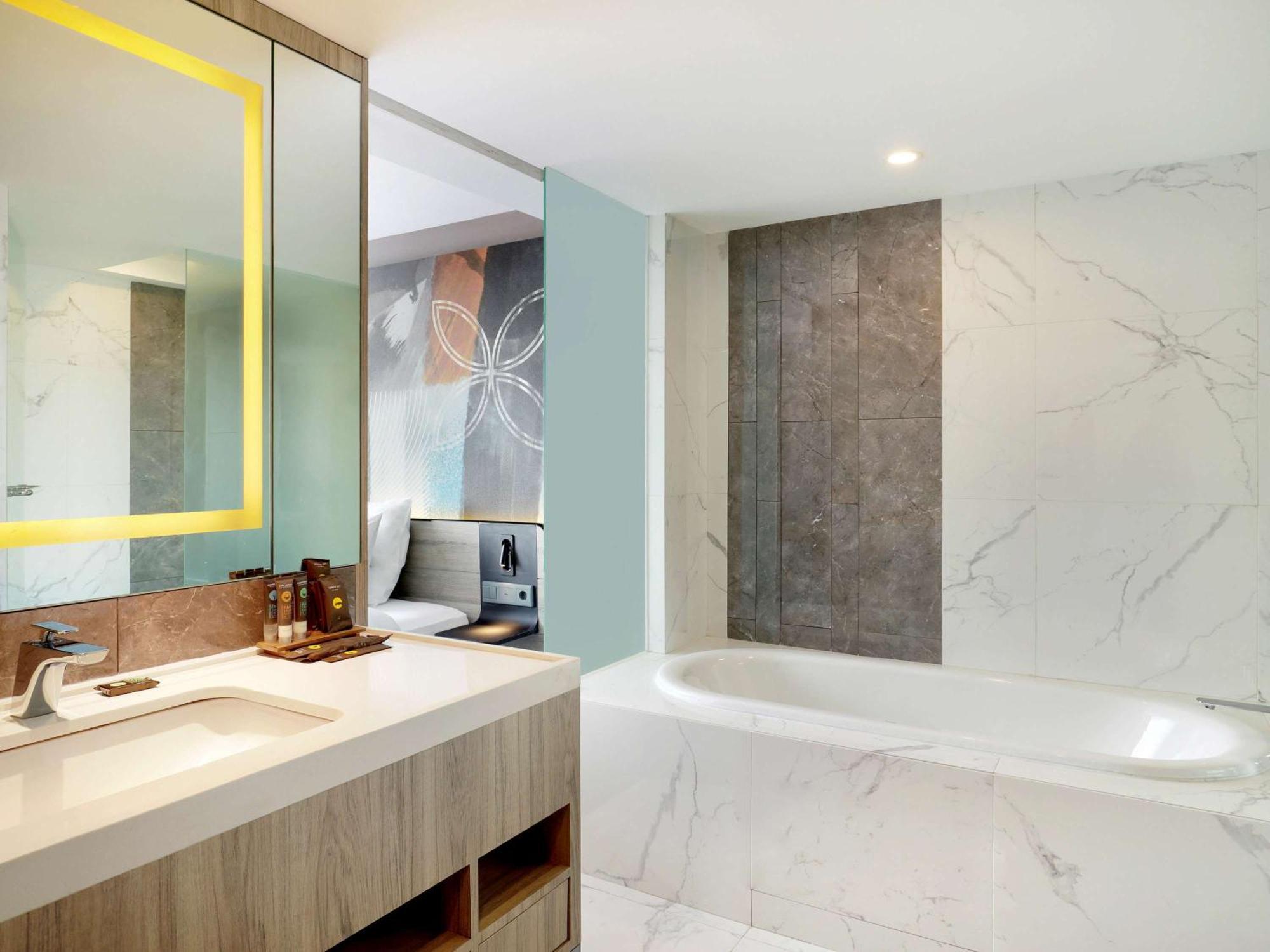 Novotel Suites Yogyakarta Malioboro מראה חיצוני תמונה